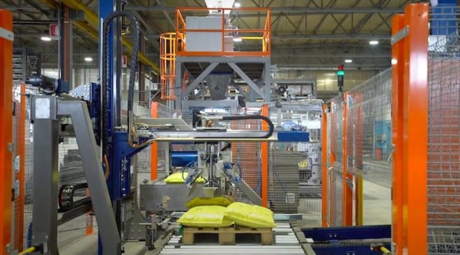 Автоматическая упаковка комбикорма в мешки